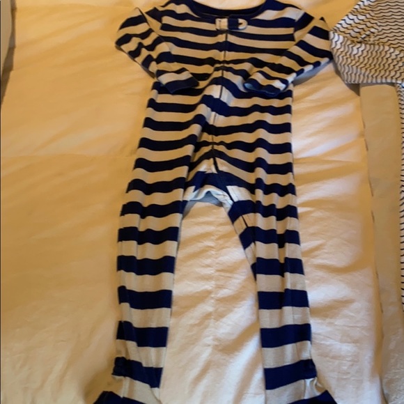 Baby Gap PJ’s 18-24 M Blue & White Waves & Stripes - Picture 2 of 8